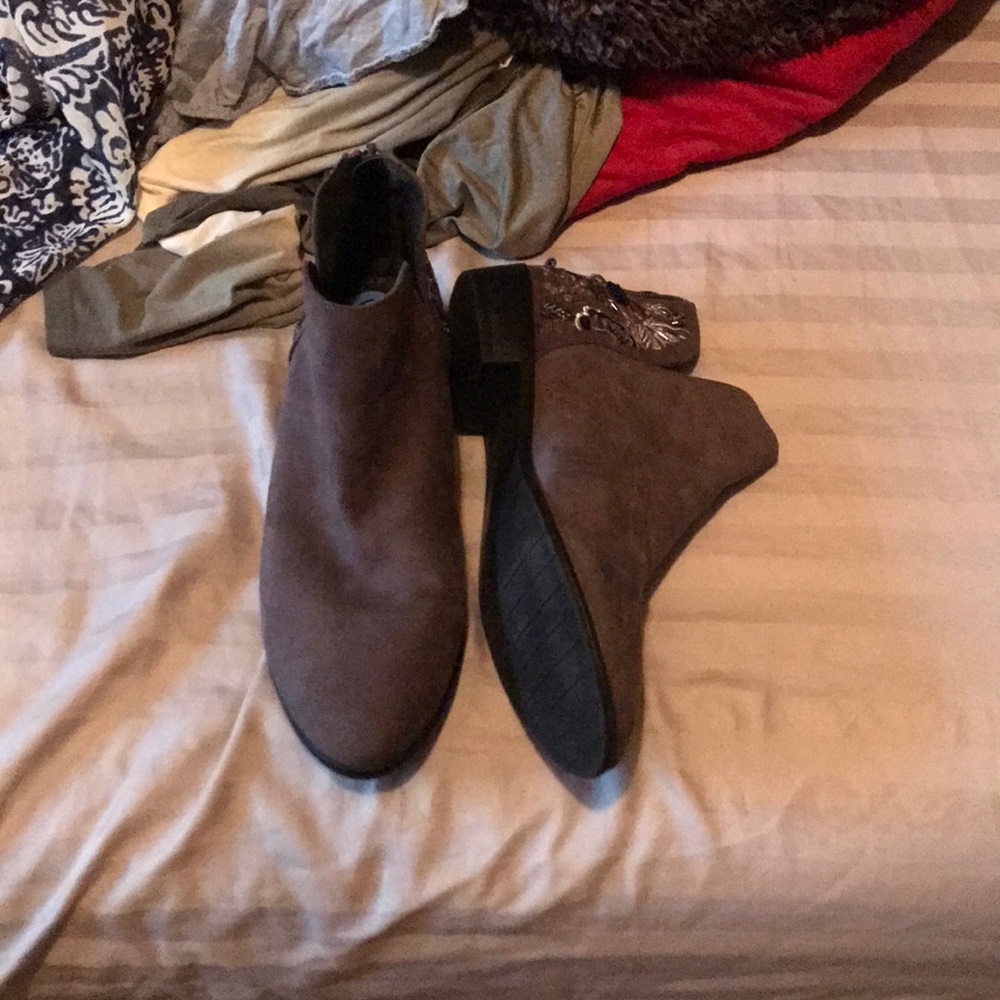 Suede zip up grey booties